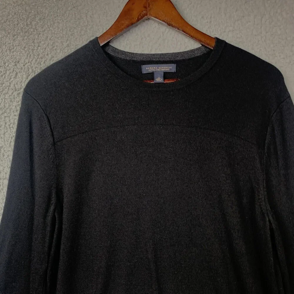 Banana Republic Sweater Mens Medium Black Merino Wool Pullover Lightweight